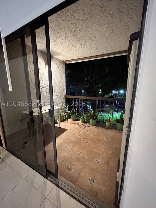Building Photo - 9421 Fontainebleau Blvd