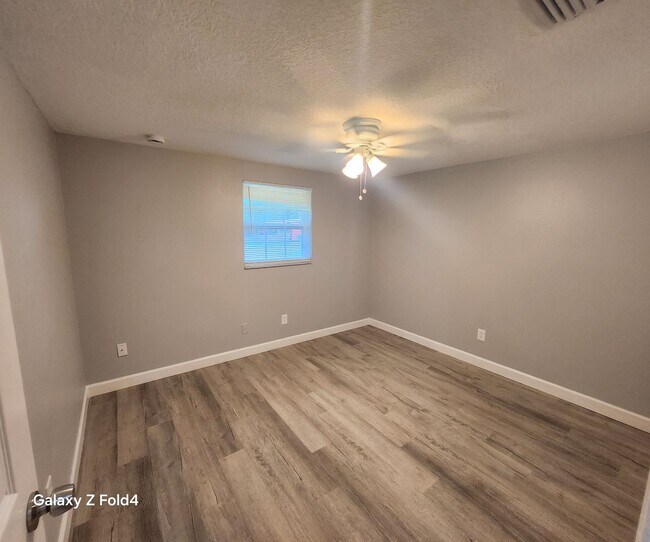 Building Photo - 12319