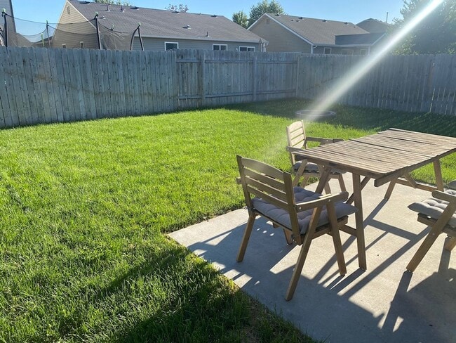 Building Photo - Single Level 3 bd/2 bath home in Desirable Charter Pointe Sub