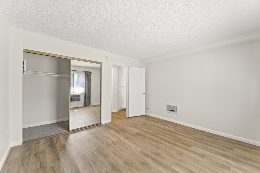 Building Photo - 18530 Hatteras St