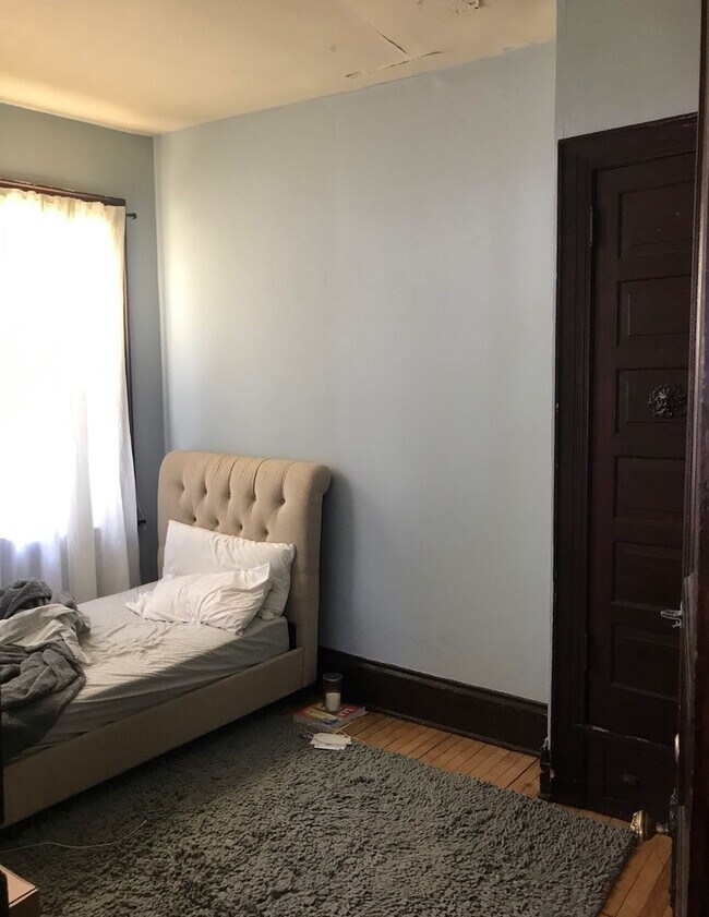 Building Photo - Downer Lower house