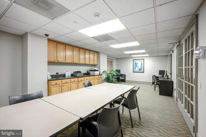 Building Photo - 880 N Pollard St