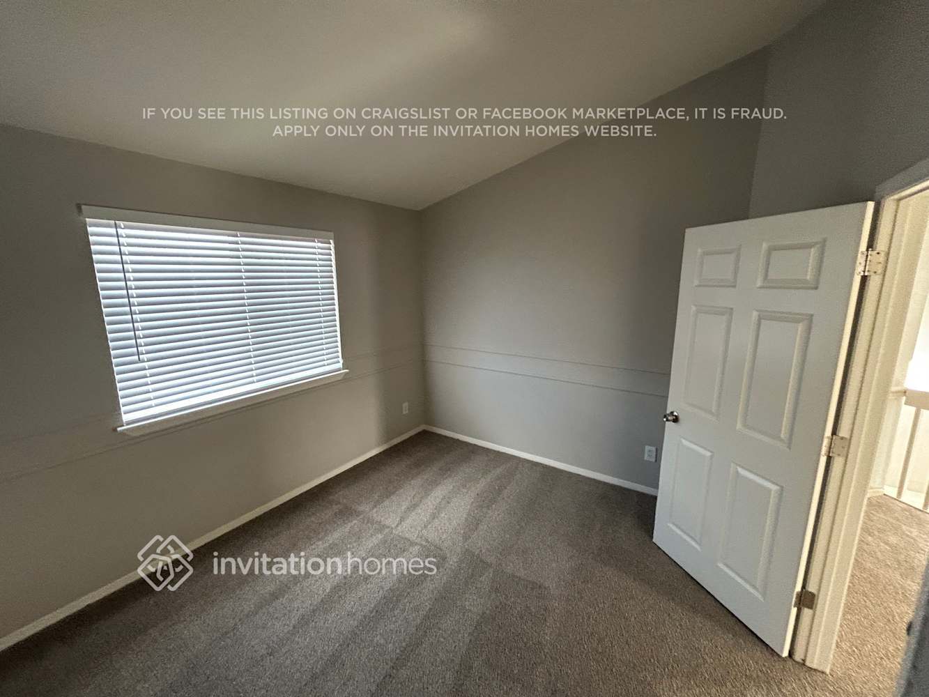 Building Photo - 5703 E 123rd Dr