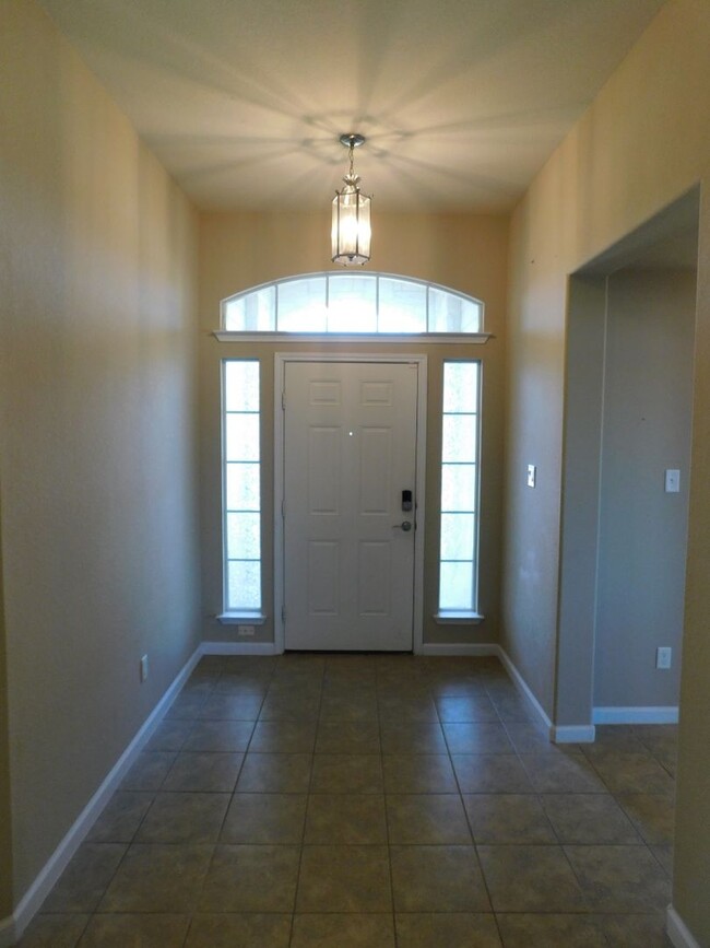 Building Photo - Available Now!!!! Beautiful 4 bedroom, 2 b...