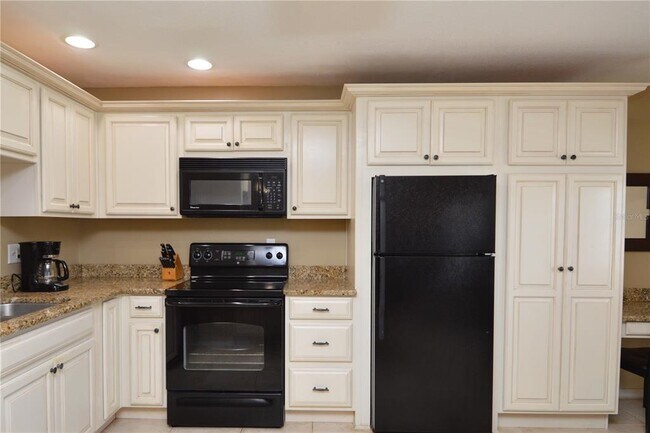 Building Photo - 5245 Coquina Key Dr SE