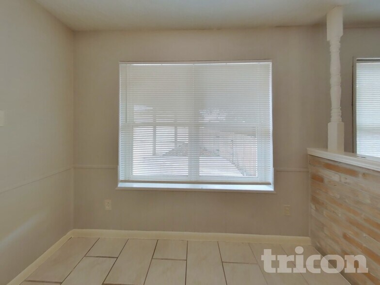 Building Photo - 12027 Arrowhead Glen Dr