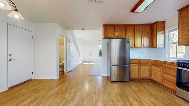 Building Photo - Beautiful 3 Bedroom 2.5 Bath Single Family...