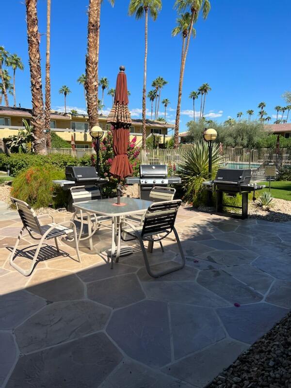 Building Photo - 1900 S Palm Canyon Dr