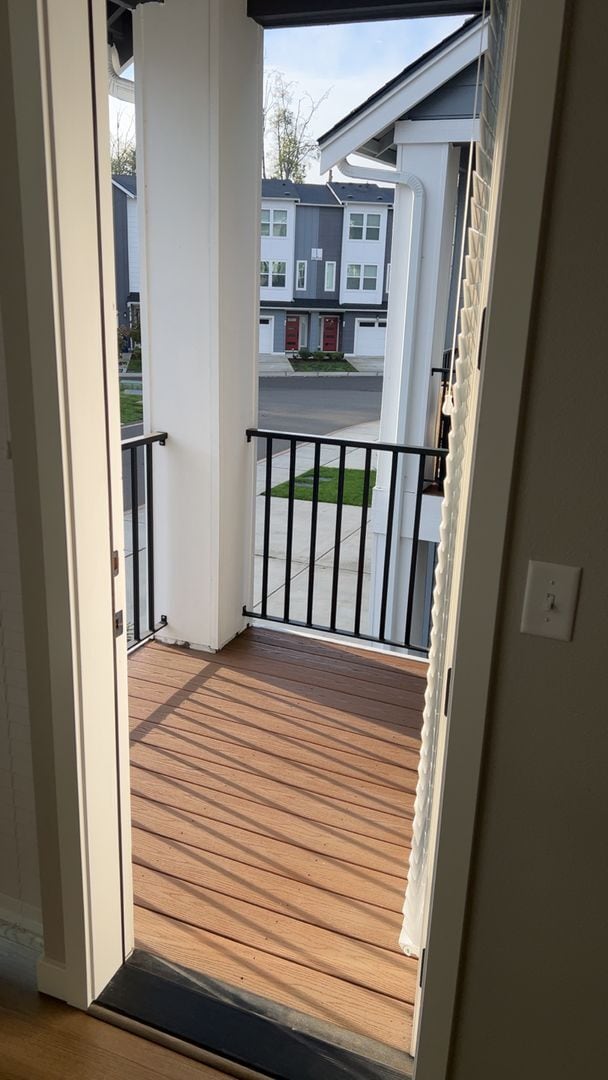 Building Photo - Modern 3-Bedroom Condo in the Heart of Lyn...