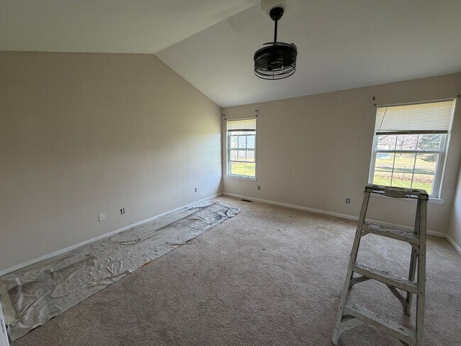 Building Photo - Available 04/01/2026....  MONTH TO MONTH TIL JUNE 2026