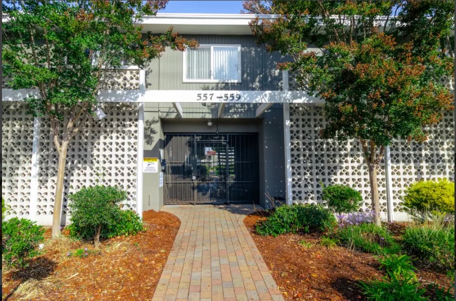 Primary Photo - Garden Court Apartments