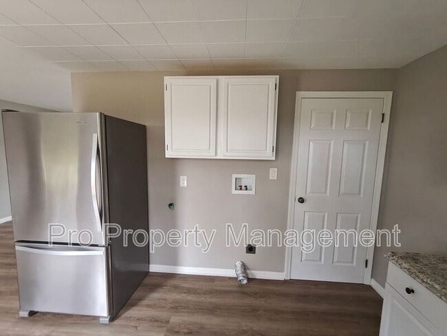 Building Photo - 700 High Street Ext