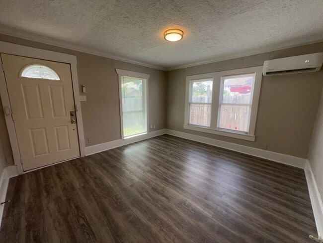 Building Photo - 6913 Avenue L