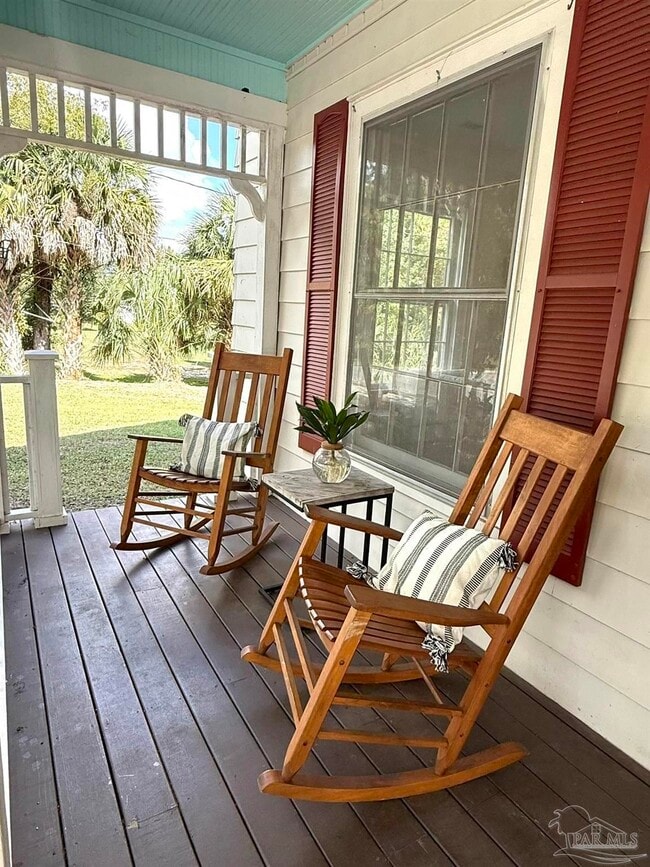 Building Photo - 6855 Pine St