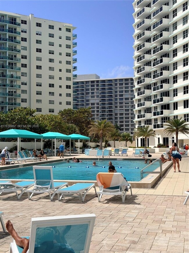 Building Photo - 3725 S Ocean Dr