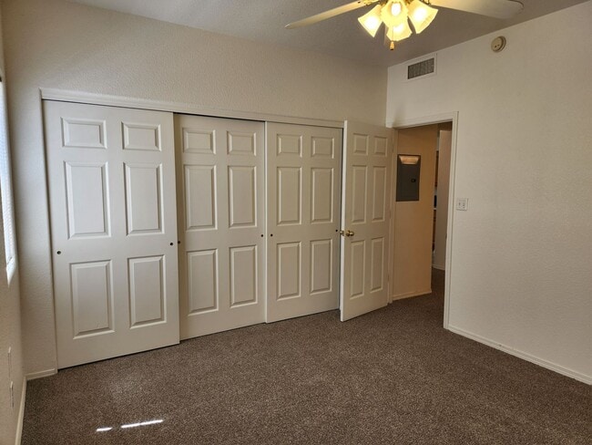 Building Photo - 2 Bed / 1 Bath in 4-Plex
