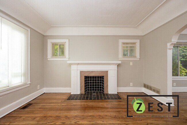 Building Photo - 3740 Tyler St