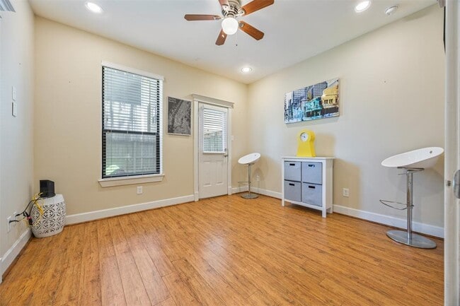 Building Photo - 615 W 27th St
