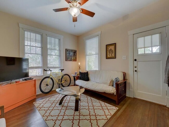 Building Photo - 601 Bellevue Pl