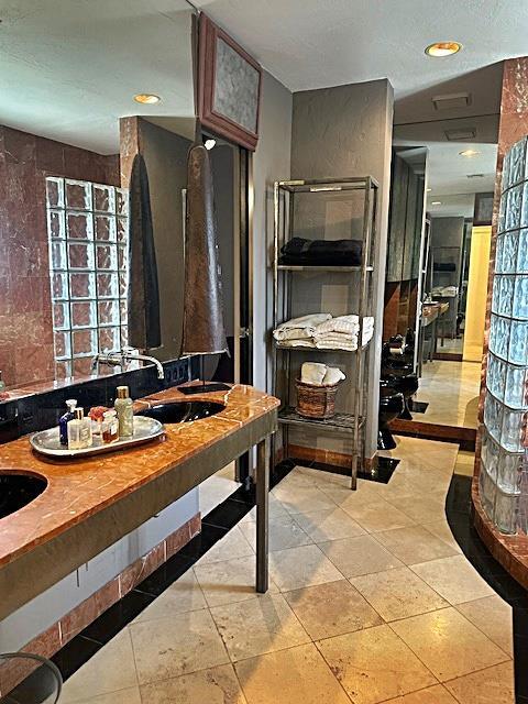 Building Photo - 1710 Dorchester Dr