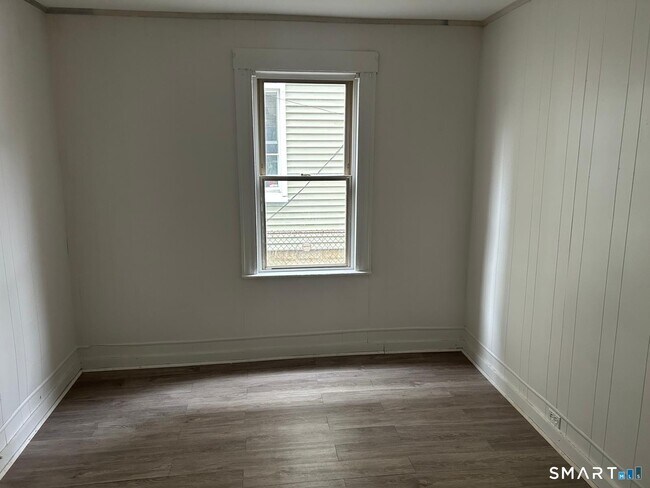 Building Photo - 88 Waldorf Ave