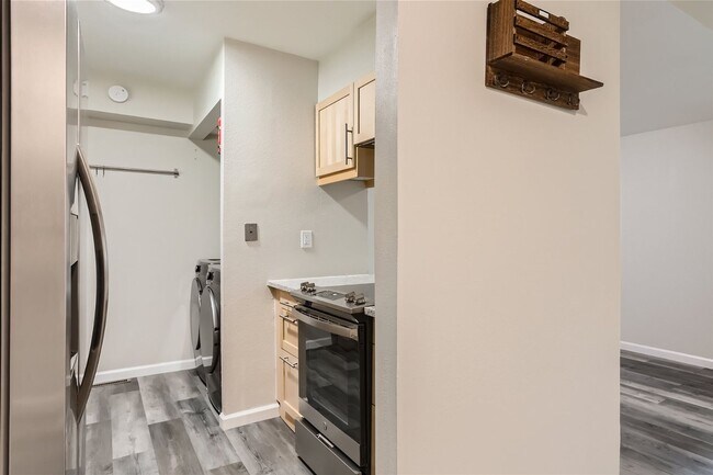Building Photo - Charming 3 Bedroom 2 Bath Townhome In Aurora!