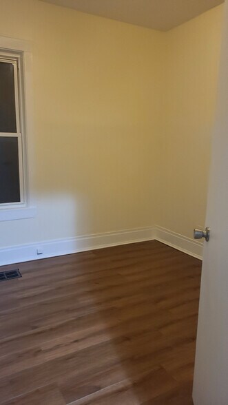 Building Photo - 611 E 75th St