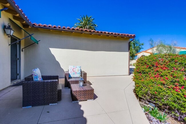 Building Photo - Peaceful Escondido 1BR with a full kitchen, bathroom and washer&dryer