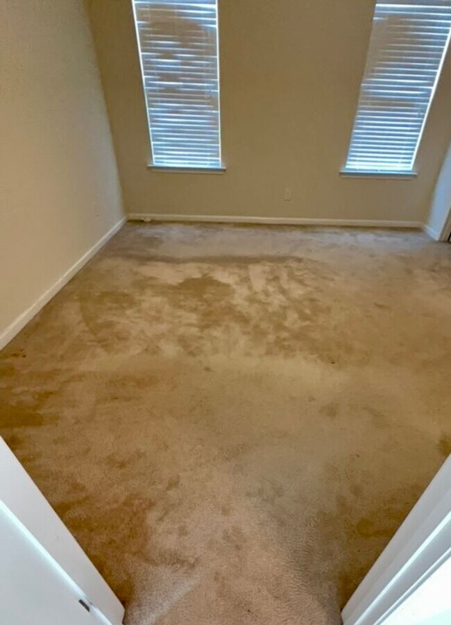 Building Photo - Experience the perfect blend of comfort & modern living in this beautiful home located in Northea...