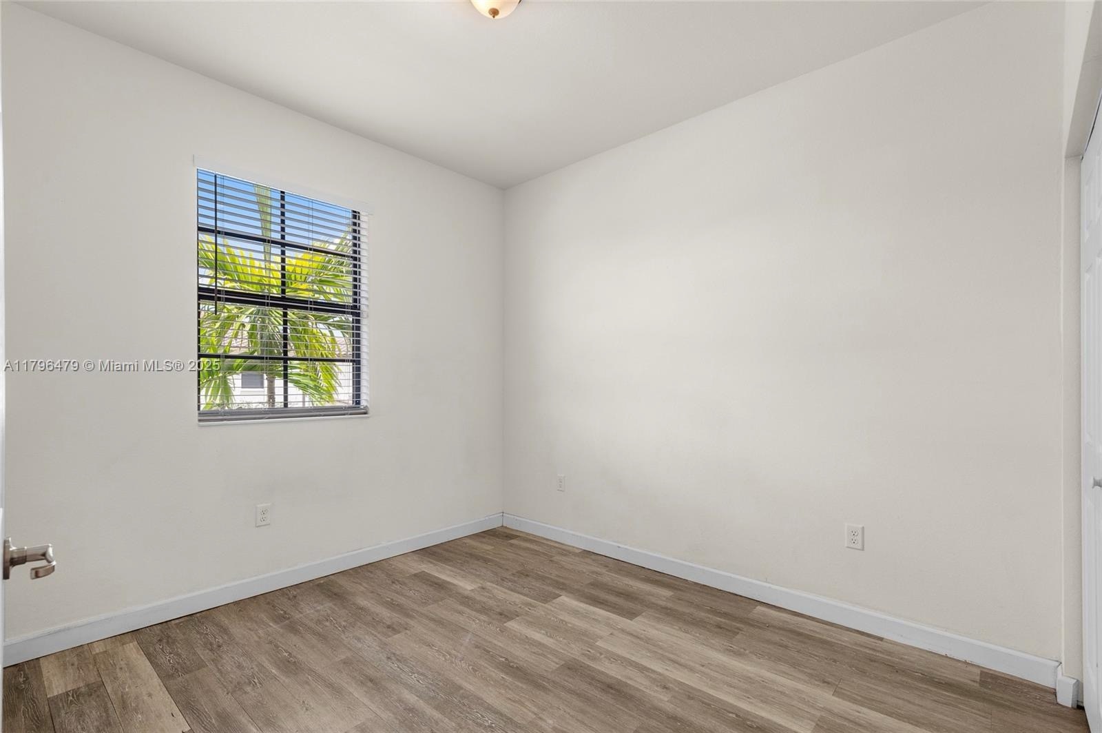 Building Photo - 9314 W 33rd Ln