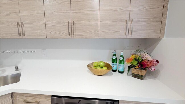 Building Photo - 5601 Collins Ave