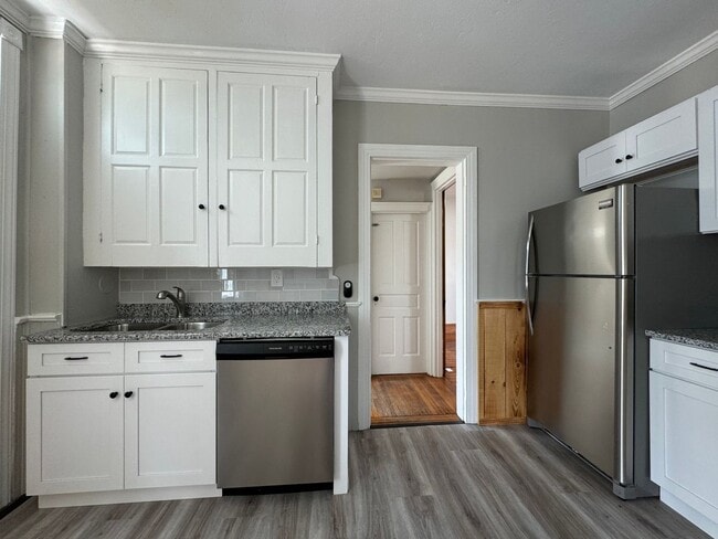 Building Photo - Beautifully Renovated 3 Bedroom Home in York