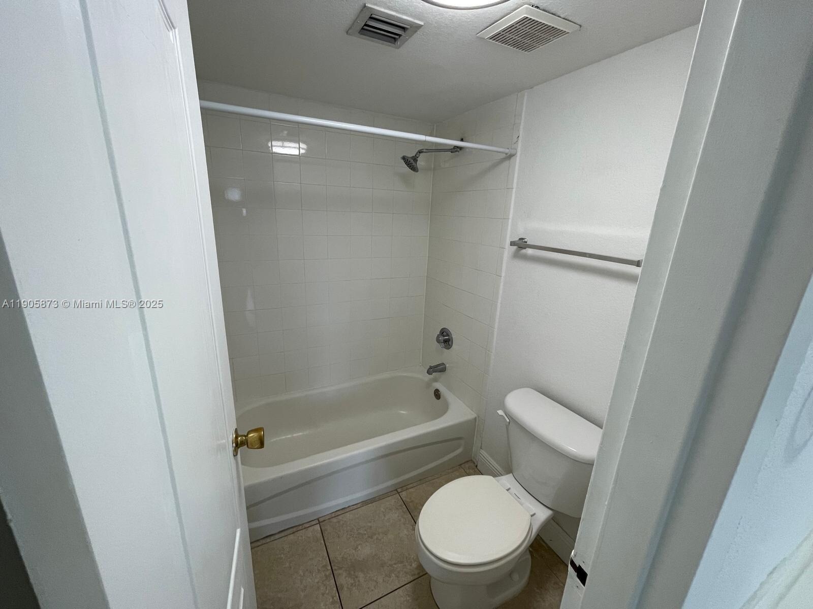 Building Photo - 5231 Geneva Way