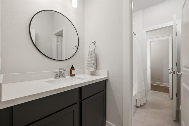 Building Photo - 418 Raleigh Dr