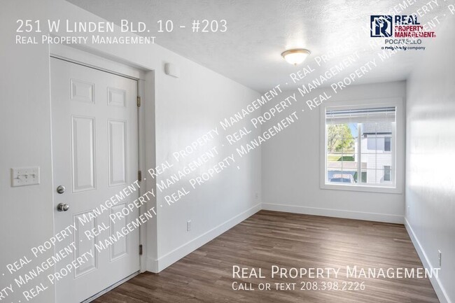 Building Photo - 251 W Linden Ave
