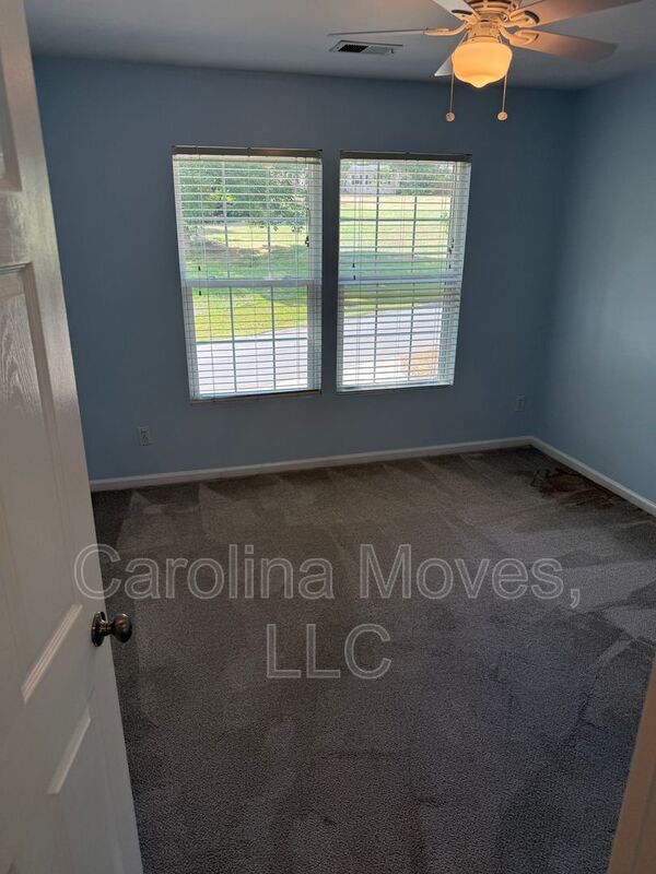 Building Photo - 2208 Howlong Ave
