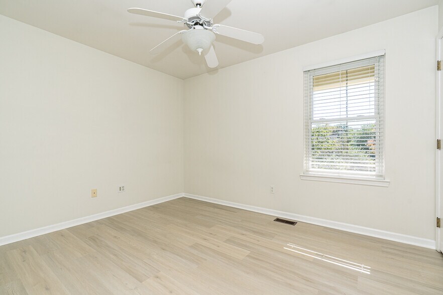 Building Photo - 619 Whitney Dr
