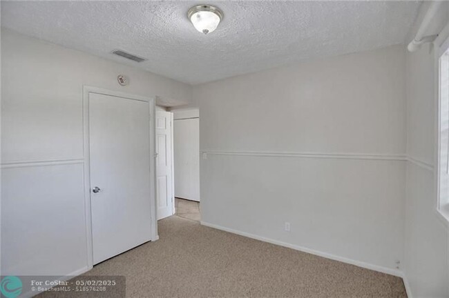 Building Photo - 450 NE 58th Ct