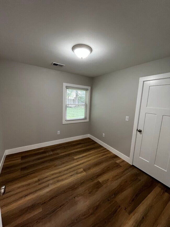 Building Photo - 54 Fontenelle St SE