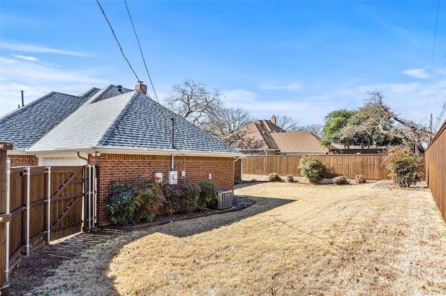 Building Photo - 2942 Woodland Hills Dr