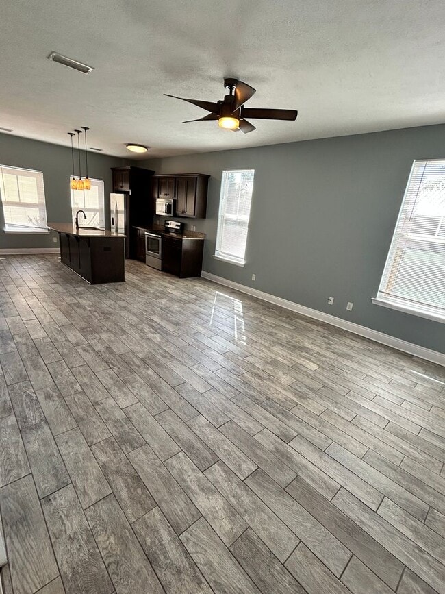 Building Photo - 664 Helen Ave