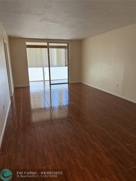 Building Photo - 1080 Del Lago Cir