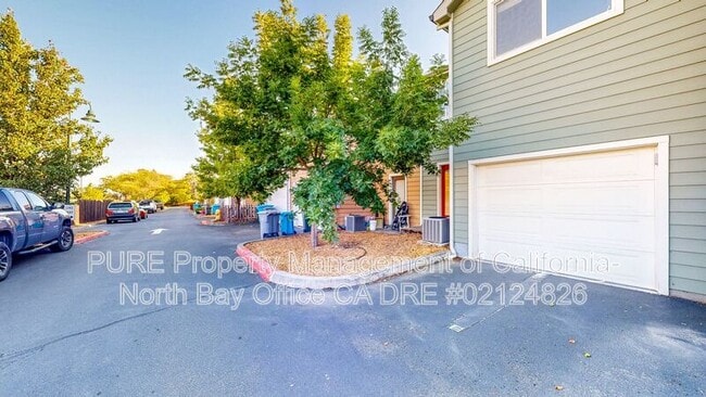 Building Photo - 120 Treadway Ct