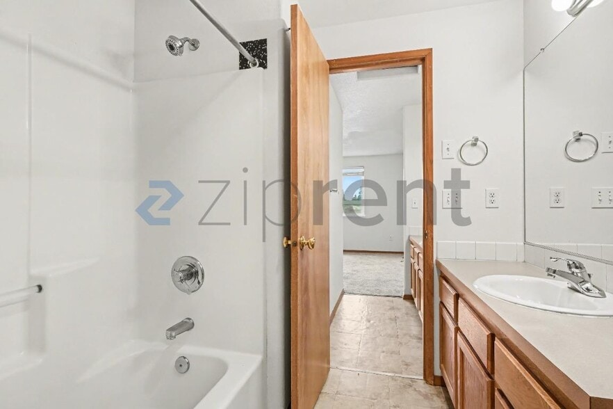 Building Photo - 1530 NE 68th Ave