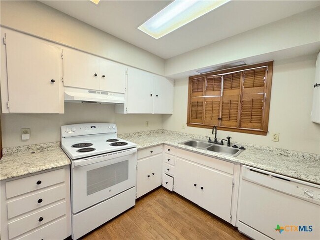 Building Photo - 850 Riviera Dr