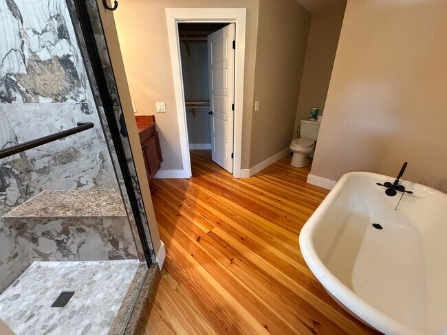 Building Photo - 1708 25th Ave N