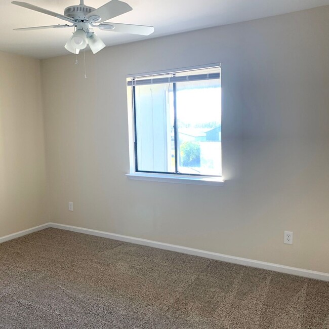 Building Photo - COMPLETELY UPDATED 2 Bedroom 1.5 bath town...