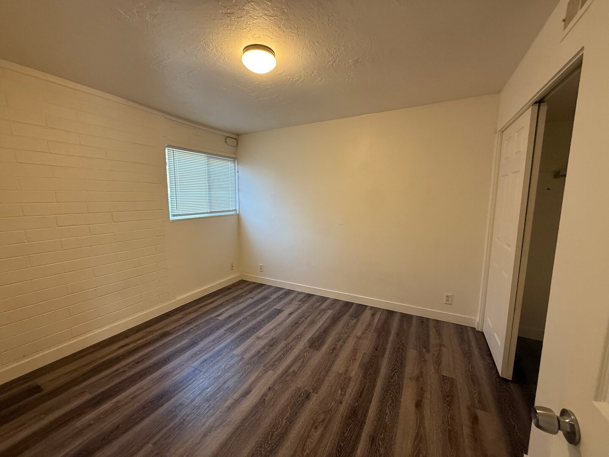 Building Photo - 860 E 500 S