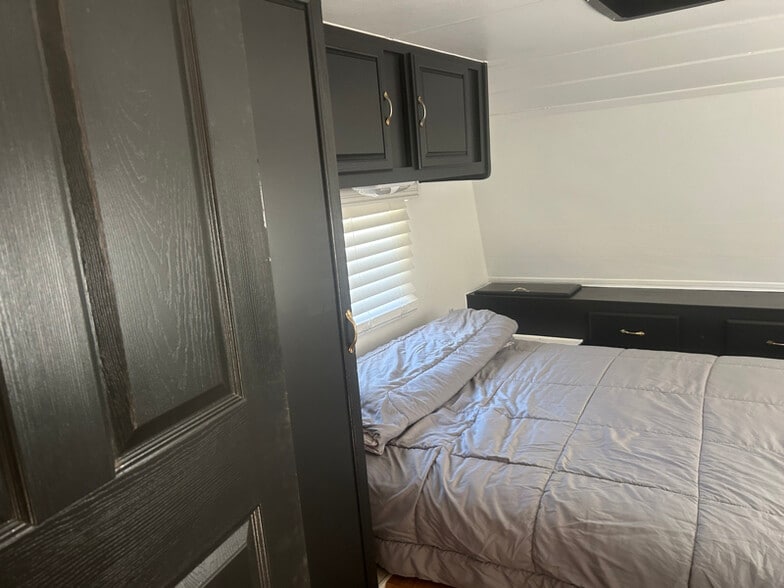 Building Photo - 15533 El Cajon St