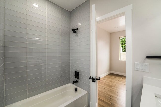 Building Photo - Back Duplex in Denver's Jefferson Park Nei...